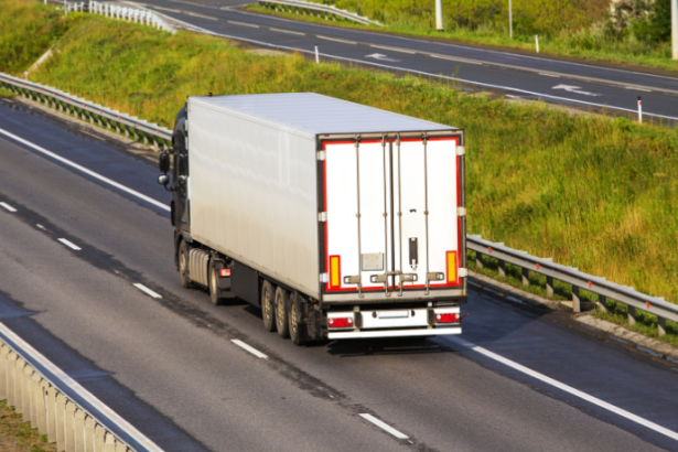 A Avantec Transportes revela os bastidores e cuidados essenciais no transporte seguro de ATMs, do ponto de origem até a instalação final.