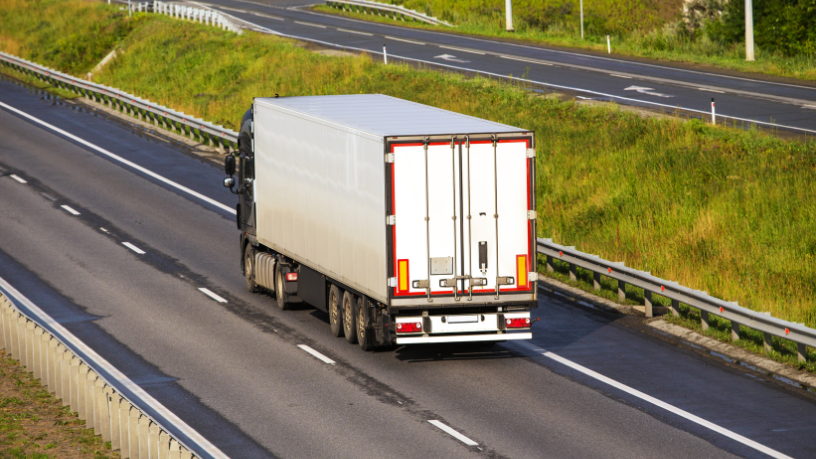 A Avantec Transportes revela os bastidores e cuidados essenciais no transporte seguro de ATMs, do ponto de origem até a instalação final.