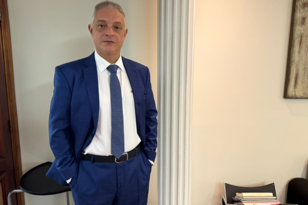 Leonardo Manzan destaca a importância da governança e da transparência para a precificação eficiente no mercado de carbono.