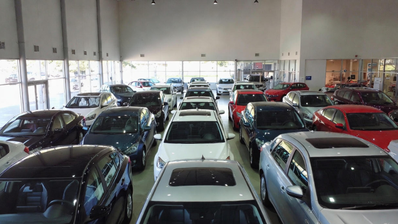 Venda de carros eficiente começa com comunicação visual clara e estratégia, destaca David do Prado.