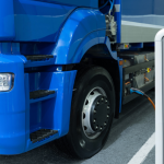 Vendas de caminhões elétricos superam modelos a diesel na China e redesenham o futuro do transporte pesado