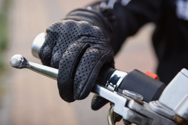 Moto elétrica e scooter ganham espaço na mobilidade urbana e transformam o transporte nas cidades