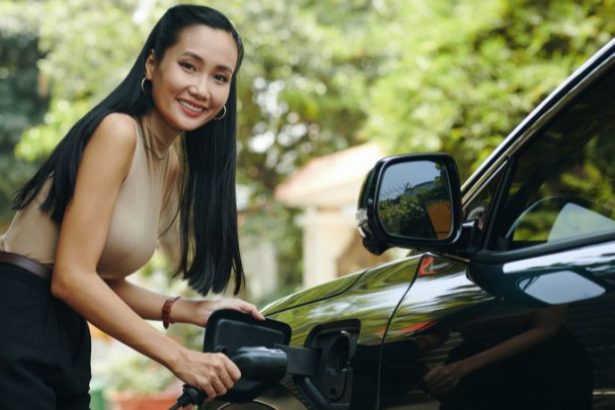 Carros elétricos são mais confiáveis que os a combustão? Entenda o que muda na prática