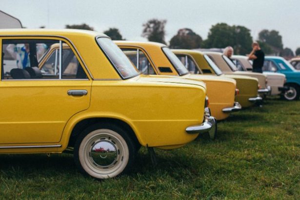 Carros dos anos 2000 mais buscados no Brasil: por que esses modelos ainda fazem sucesso