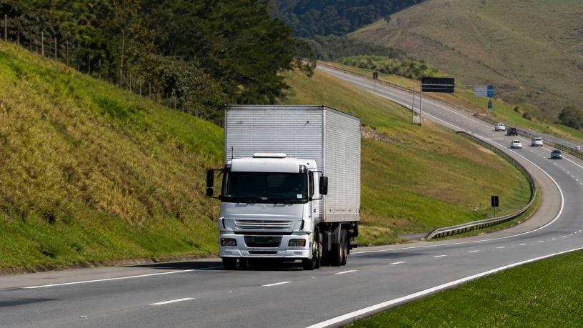 O Papel do Caminhão no Desenvolvimento da Infraestrutura Logística e Econômica do País
