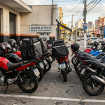 Aluguel de motos ganha força no Brasil: o que muda para quem precisa de uma moto para trabalhar ou se deslocar
