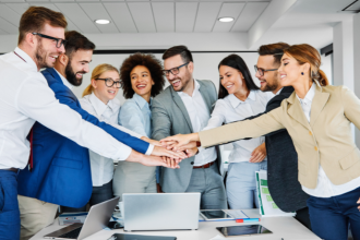 O Instituto Econacional defende que cuidar do bem-estar dos cuidadores é fundamental para garantir a qualidade e a continuidade dos serviços públicos.