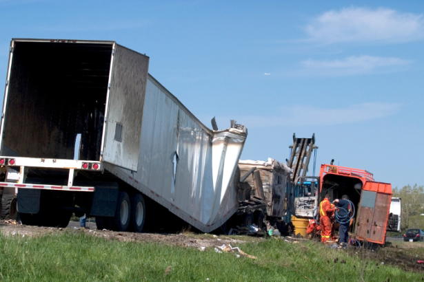 Grave acidente entre caminhões deixa mortos em Rio Pomba e impactos na segurança nas estradas
