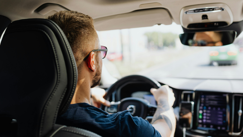 Carros com mais de 10 anos podem ficar isentos de IPVA: impactos, economia e o que muda para o motorista