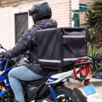 Adicional de 30% para quem trabalha com moto: entenda o impacto no salário e nos direitos dos profissionais no Brasil