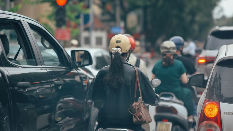 Crescimento de motos no trânsito aumenta risco de acidentes e exige novas soluções urbanas