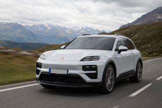 A Eletrificação dos Utilitários de Luxo e o Impacto do Novo Porsche Cayenne Elétrico no Mercado Automotivo