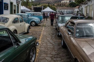 O mercado de carros antigos no turismo regional: o impacto dos eventos de antigomobilismo na economia da Chapada Diamantina