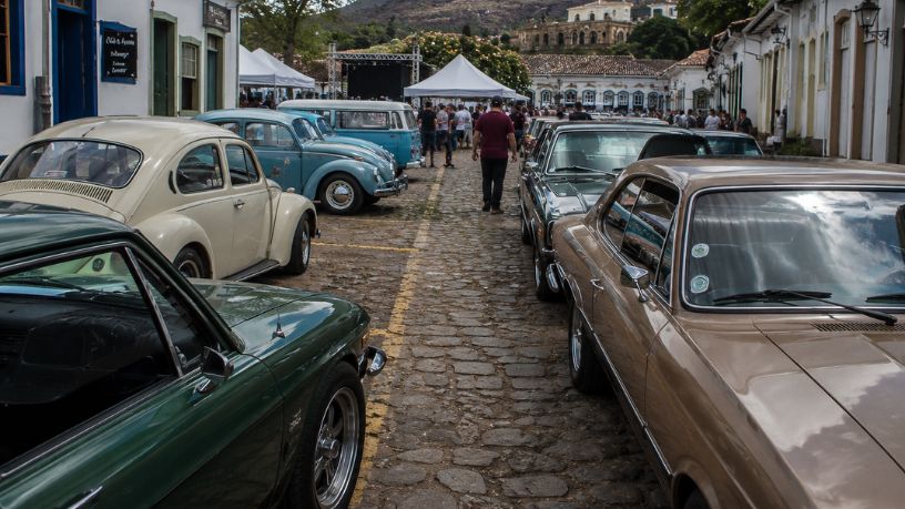 O mercado de carros antigos no turismo regional: o impacto dos eventos de antigomobilismo na economia da Chapada Diamantina
